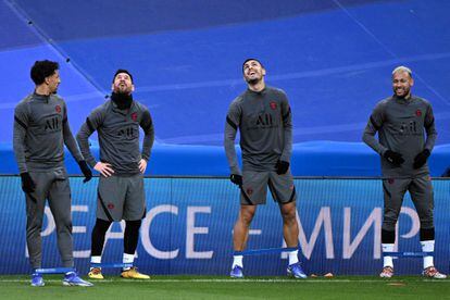 Marquinhos, Messi, Paredes y Neymar, durante el entrenamiento del PSG en el Bernabéu.