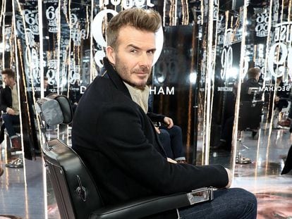 David Beckham, en una barbería como las que han inspirado su primera línea de cosmética masculina.