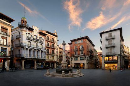 45. Teruel: Plaza del Torico.