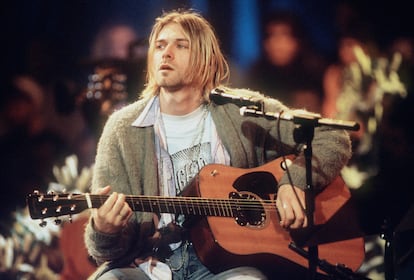 Kurt Cobain en un concierto MTV Unplugged en los estudios de Sony en Nueva York, 1993.