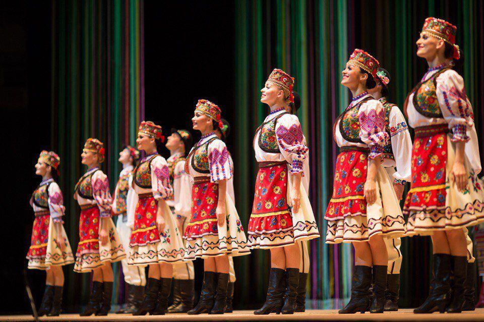 El Ballet Nacional de Ucrania Virsky representa el folclore ucranio, tanto en sus bailes como en sus vestimentas.
