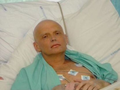 El exesp&iacute;a ruso Alexander Litvinenko, en un hospital de Londres en 2006.