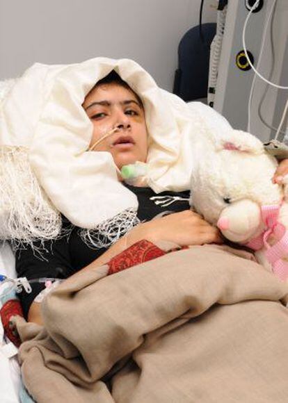 Imagen de Malala Yousafzai distribuida por el hospital Queen Elizabeth, en Birmingham.