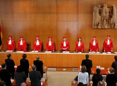Los jueces del Tribunal Constitucional alemán dictan sentencia sobre la ley antitabaco en Karlruhe