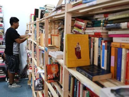 El interior de la librer&iacute;a Libros Cercanos, situada en Lavapi&eacute;s.