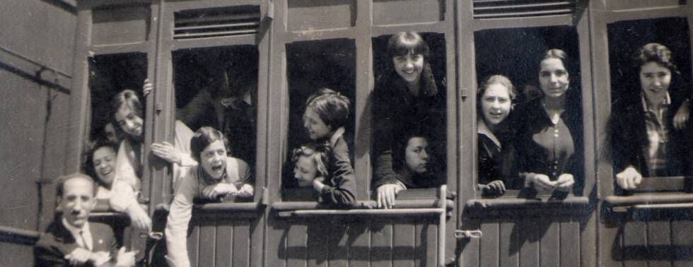 Alumnas del Instituto-Escuela de viaje a Barcelona, en los años veinte.
