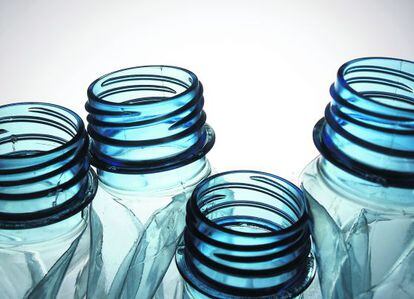 Según Ecoembes, las tasas de reciclaje de envases de plástico rondan el 57%. Retorna afirma que no superan el 30%.