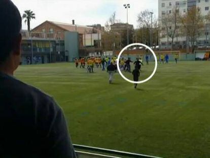 Agresión a un joven de 17 años en un partido de fútbol cadete en Barcelona