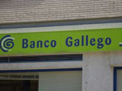 Logotipo del Banco Gallego en una sucursal. 