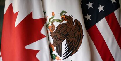 Banderas de Canadá, México y EE UU, los tres países que negocian Nafta.