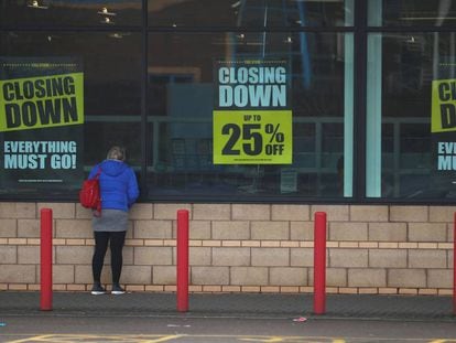 La tienda de Toys 'R' Us en Coventry anuncia descuentos por cierre.