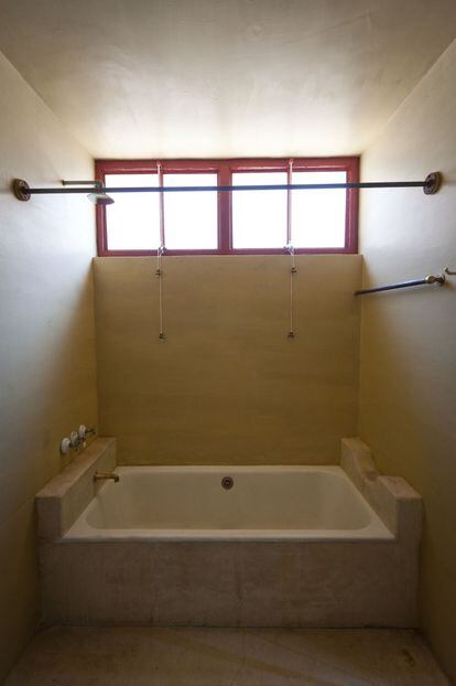 Detalle de un baño de la Casa O'Gorman.
