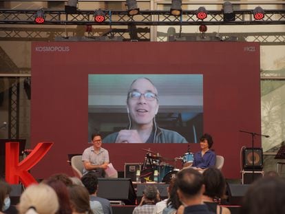 El escritor Ted Chiang, durante su intervención en el festival Kosmopolis, en el Centro de Cultura Contemporánea de Barcelona.