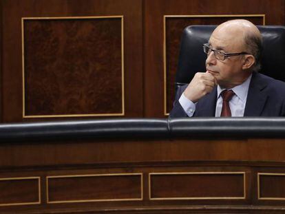 El ministro de Hacienda, Crist&oacute;bal Montoro, en el Congreso.