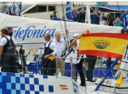 El rey Juan Carlos, a bordo del Telefónica Blue.