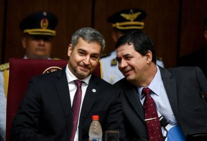 El vicepresidente de Paraguay, Hugo Velázquez (derecha), fotografiado en 2018 junto al presidente, Mario Abdo.