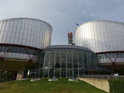 Sede del Tribunal Europeo de Derechos Humanos en Estrasburgo. En vídeo, declaraciones de Josep Borrell, ministro de Exteriores en funciones, sobre la decisión del TEDH, este martes.
