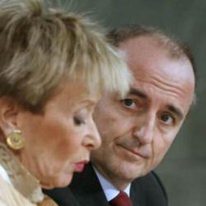 María Teresa Fernández de la Vega y Miguel Sebastián en la rueda de prensa posterior al Consejo de Ministros.