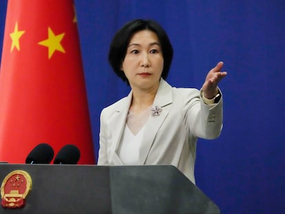 Mao Ning, portavoz del ministerio de Asuntos Exteriores de China, durante la comparecencia este lunes.
