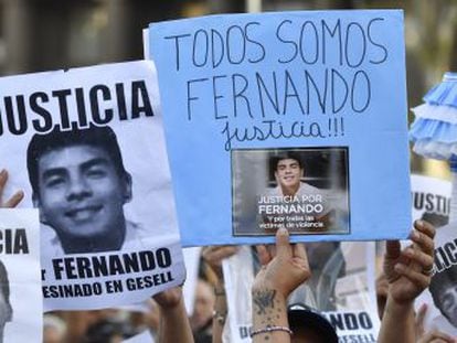 Miles de personas marchan en Buenos Aires para exigir la condena de 10 jugadores de rugby acusados del crimen, ocurrido hace un mes a la salida de una discoteca