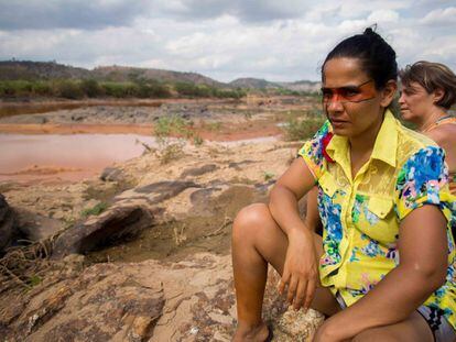 La líder tribal Djukurna Krenak promete combate contra las compañías mineras si no reparan el daño ambiental al río.