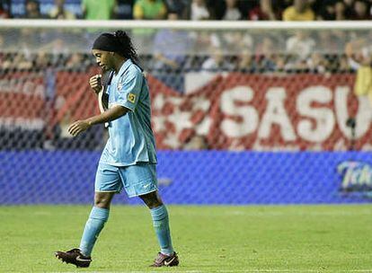 Ronaldinho abandona el césped del Reyno de Navarra