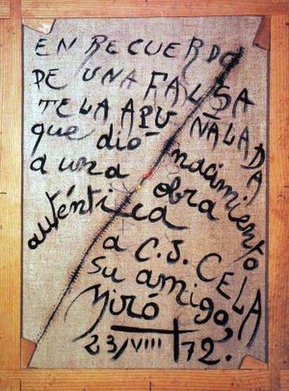 Part posterior del fals 'Personnage Oiseau', de Miró, on el pintor va escriure després una dedicatòria a Cela.