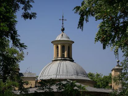 La cúpula de la ermita de San Antonio de la Florida, el viernes 15, en la que se aprecian en negro numerosos desperfectos.