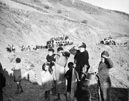 Imagen de 'La Desbandá' tras la caída de Málaga, en febrero de 1937. 