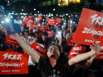 Manifestantes en Hong Kong piden apoyo sus demandas a los líderes del G20.