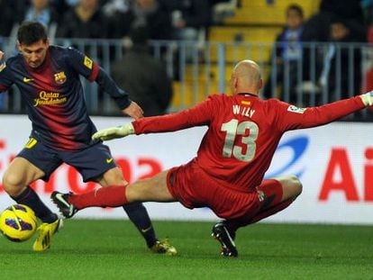 Messi regatea a Willy Caballero, en el primer gol.