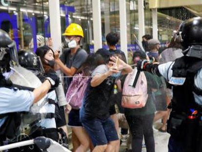Las protestas elevan el desafío al Gobierno chino ante el enfado de los pasajeros