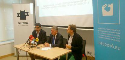 Eneko Goia, alcalde donostiarra; Xabier Iturbe, presidente de la Fundaci&oacute;n Kutxa, y Pablo Ber&aacute;stegui, director de San Sebasti&aacute;n 2016, en la presentaci&oacute;n del patrocinio de la capitalidad.