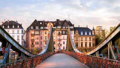 Eiserner Steg, Frankfurt's iron bridge, full of padlocks.