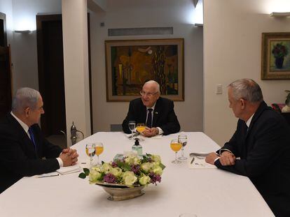 El presidente Rivlin se reúne con Netanyahu y Gantz, el 15 de marzo de 2020.