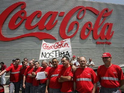 Trabajadores de Coca-Cola durante su encierro