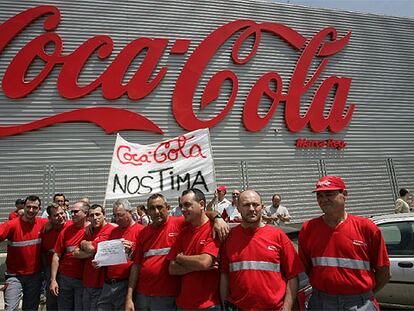 Trabajadores de Coca-Cola durante su encierro