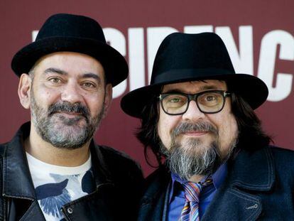 José Corbacho (izquierda) y Juan Cruz, en la presentación de 'Incidencias', en Madrid, el 21 de diciembre.