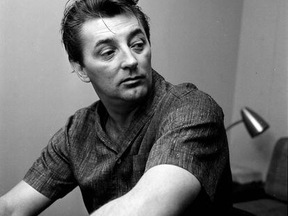 El actor Robert Mitchum, en Los &Aacute;ngeles en 1956.