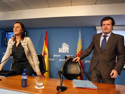 María José Català, exconsejera de Educación, junto al exvicepresidente del Consell, José Císcar.