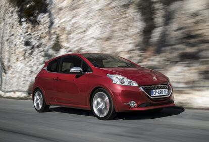 El Peugeot 208 cierra el 'Top-10' de los más vendidos en España, con 11.772 unidades