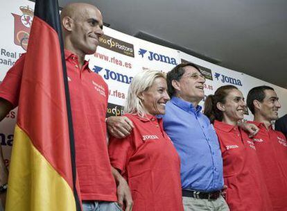 Reyes Estévez, Marta Domínguez, Odriozola, Nuria Fernández y Jesús España.