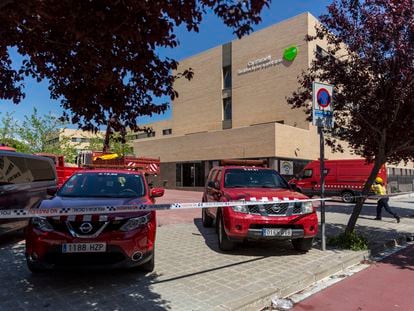 Operación de desinfección de la residencia geriátrica Ca n’Amell en Premià de Mar.