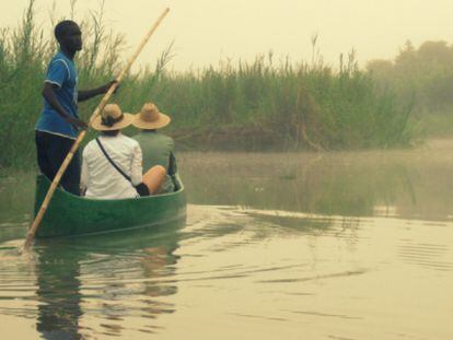 Paseo en canoa por las marismas del río Shire.