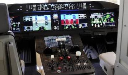 Interior de la cabina del avión chino C919.