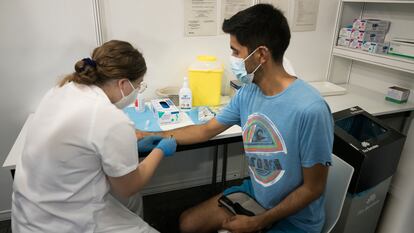 Inicio de la campaña de vacunacion contra la Viruela del Mono en Barcelona.