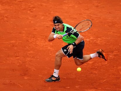 Ferrer devuelve una bola a Nadal