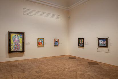 Algunos de los cuadros expuestos en la exhibición 'Klimt. Inspirado por Van Gogh, Rodin, Matisse…' en el museo Belverde de Viena.