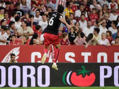 Athletic Bilbao's Spanish midfielder Mikel Vesga celebrates scoring his team's first goal during the Spanish League football match between Sevilla FC and Athletic Club Bilbao at the Ramon Sanchez Pizjuan stadium in Seville on October 8, 2022. (Photo by CRISTINA QUICLER / AFP)