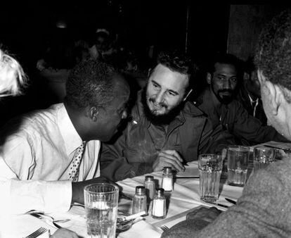 Fidel Castro, después de una comida en Nueva York, en 1960.